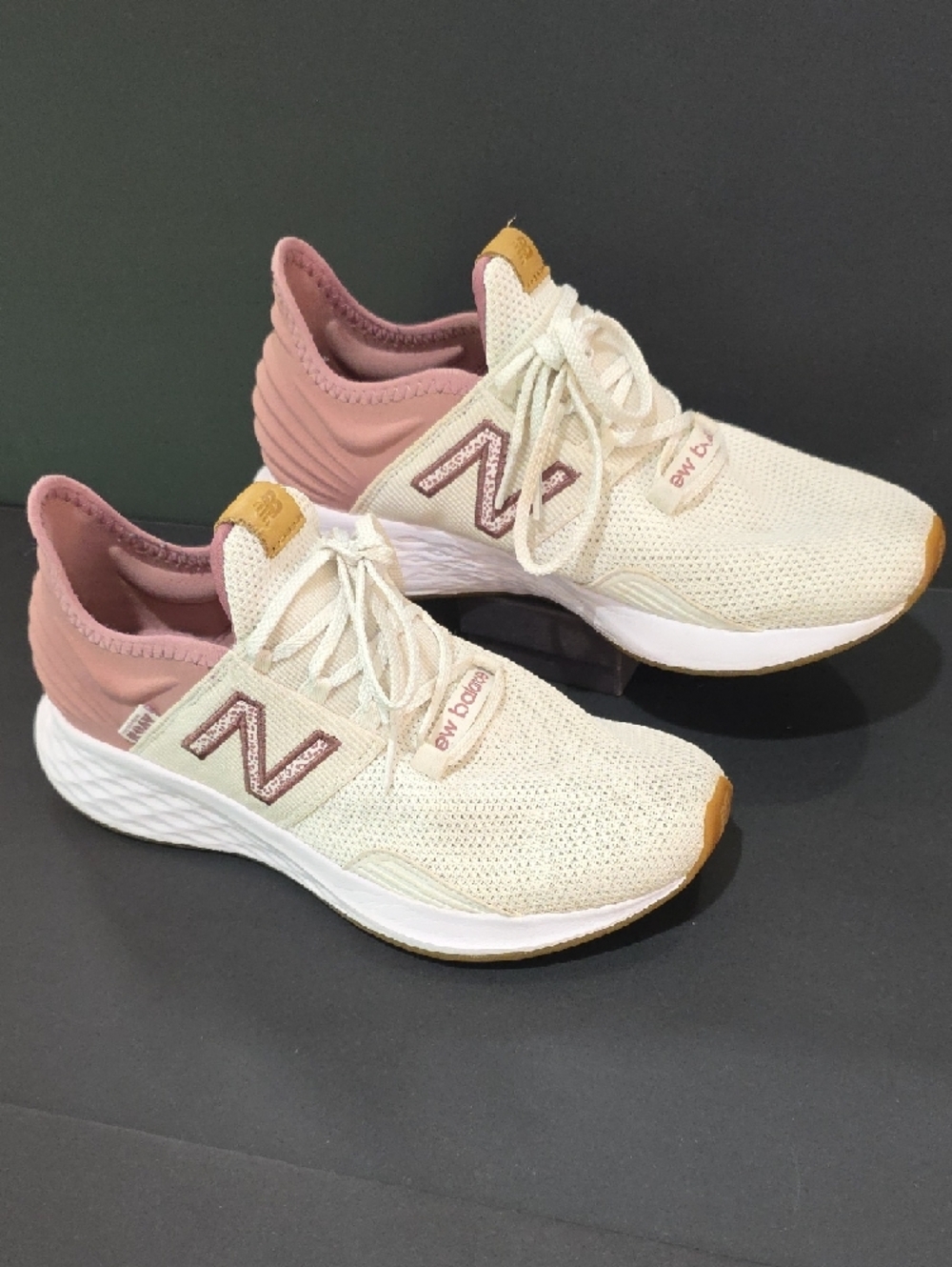 New Balance Fresh Foam ROAV Women's Cream & Pink Running Shoes Size 7.5 - Picture 2 of 11